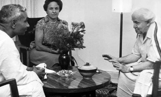 INDIAN MP RAGHUNATH SINGH WITH ISRAELI PREMIER DAVID BEN GURION IN JERUSALEM. ISRAEL ; 27 JULY 1963, Copyright: Topfoto  UnitedArchivesIPU460981