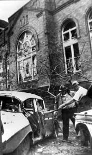 IMAGO History, U.S. Bürgerrechtsbewegung: 1954-1968 RACIAL SEGREGATION PEOPLE BOMBED IN CHURCH IN BIRMINGHAM, ALABAMA ; 16 SEPTEMBER 1963, Copyright: Topfoto  UnitedArchivesIPU463407