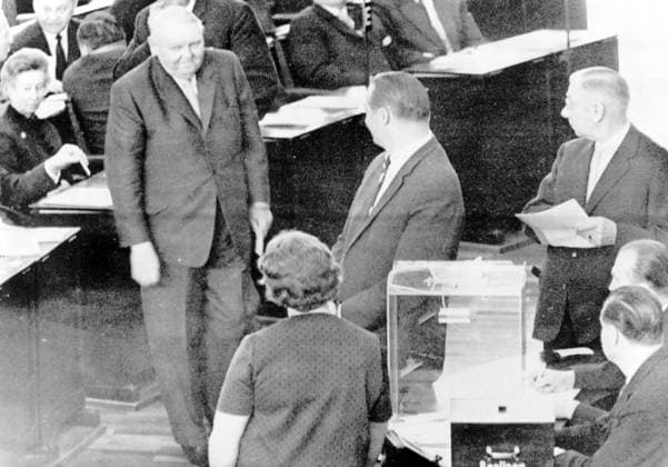 GOVERNMENT NEW GERMAN CHANCELLOR LUDWIG ERHARD CASTS BALLOT VOTE IN BONN ; 16 OCTOBER 1963, Copyright: Topfoto  UnitedArchivesIPU465013