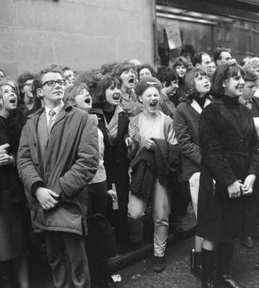 CROWDS WAIT FOR THE BEATLES POP GROUP - GEORGE HARRISON, PAUL MACARTNEY, JOHN LENNON AND RINGO STARR - FOR ROYAL VARIETY PERFORMANCE IN LONDON ; 4 NOVEMBER 1963, Copyright: Topfoto  UnitedArchivesIPU466149