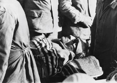DISASTER IN IRON ORE MINE TRAPPED MINER HERMANN LUBKE RESCUED IN LENGEDE, GERMANY ; 9 NOVEMBER 1963, Copyright: Topfoto  UnitedArchivesIPU466534