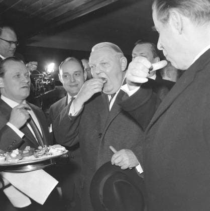 WEST GERMAN CHANCELLOR LUDWIG ERHARD WITH WEST GERMAN FOREIGN MINISTER GERHARD SCHROEDER AT GERMAN FOOD CENTRE IN LONDON ; 16 JANUARY 1964, Copyright: Topfoto  UnitedArchivesIPU469834