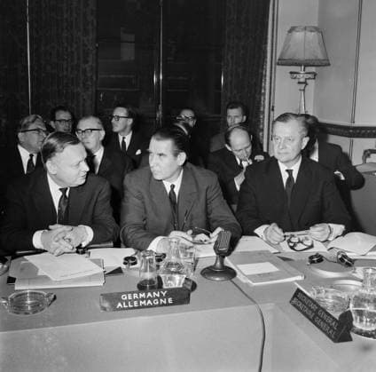 MEETING OF WEU WEST EUROPEAN UNION - GERMAN DELEGATION WITH WEST GERMAN FOREIGN MINISTER GERHARD SCHROEDER, ROLF LAHR AND HASSO VON ETZDORF IN LONDON ; 23 JANUARY 1964, Copyright: Topfoto  UnitedArchivesIPU470214