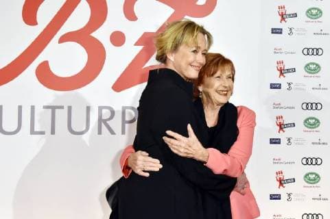 Debora Weigert und Brigitte Grothum beim 27. B.Z. Kulturpreis 2018 in der Volksbühne. Berlin, 09.01.2018