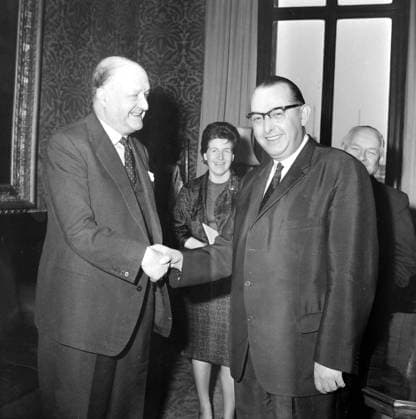 BRITISH MINISTER FOREIGN SECRETARY RICHARD AUSTEN BUTLER WITH WEST GERMAN FINANCE MINISTER ROLF DAHLGRUN IN LOMDON ; 17 MARCH 1964, Copyright: Topfoto  UnitedArchivesIPU473497