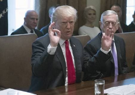 Themen der Woche Bilder des Tages January 10, 2018 - Washington, District of Columbia, United States of America - United States President Donald J. Trump makes opening remarks as he holds a Cabinet meeting in the Cabinet Room of the White House in Washington, DC on Wednesday, January 10, 2018. Looking on from right is US Secretary of Defense Jim Mattis..Credit: Pool via CNP Washington United States of America - ZUMAs152 20180110_zaa_s152_012 Copyright: xRonxSachsx