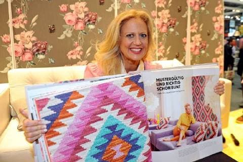 Entertainment Bilder der Woche Themen der Woche Bilder des Tages Heimtextil Frankfurt 2018. Barbara Schöneberger präsentiert ihre Home Collection Barbara im Rahmen der Fachmesse Heimtextil am 10.01.2018 in Frankfurt Main. *** Heimtextil Frankfurt 2018 Barbara Schöneberger presented their home collection Barbara in the framework of the exhibition home textile on 10 01 2018 in Frankfurt Main