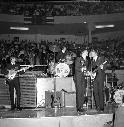 THE BEATLES POP GROUP PAUL MCCARTNEY, RINGO STARR, GEORGE HARRISON AND JOHN LENNON IN DETROIT ; 12 SEPTEMBER 1964, Copyright: Topfoto  UnitedArchivesIPU483935