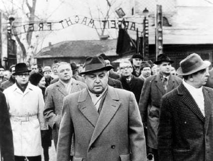 WALTER HOTZ JUDGE OF FRANKFURT TRIAL VISITS AUSCHWITZ OSWIECIN IN POLAND ; 17 DECEMBER 1964, Copyright: Topfoto  UnitedArchivesIPU490270