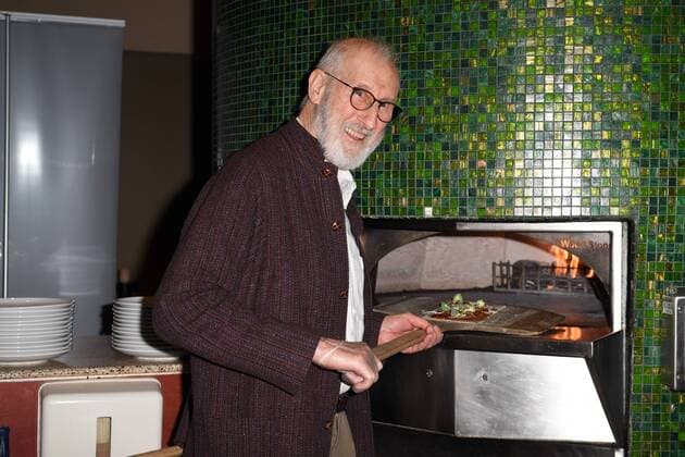 FORT LAUDERDALE, FL - JANUARY 11: Television icon James Cromwell receives PETA s annual Hero to Animals Award at a special dinner honoring him at South Florida s Sublime Restaurant & Bar on January 11, 2018 in Fort Lauderdale, Florida Copyright: xHoo-Me.com xMediaPunchx