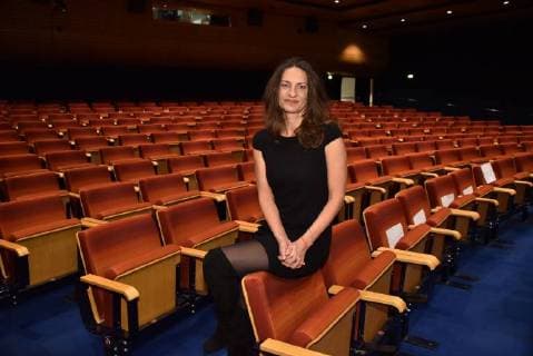 Die Schauspielerin Catrin Striebeck posiert am 12.01.2018 in Köln bei der Kino Premiere des Films Das Milan Protokoll