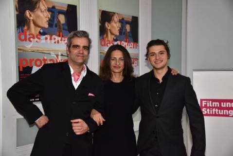 Der Autor und Regisseur Peter Ott , l-r, die Schauspieler Catrin Striebeck und Samy Abdel Fattah posieren am 12.01.2018 in Köln bei der Kino Premiere des Films Das Milan Protokoll