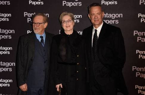 Pentagon Papers Premiere in Paris Steven Spielberg ( realisateur ) - Meryl Streep ( actrice ) - Tom Hanks ( acteur ) CELEBRITES : Avant premiere du film PENTAGON PAPERS - Paris - 13 01 2018 FedericoPestellini Panoramic 