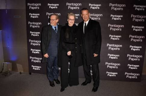 Pentagon Papers Premiere in Paris Steven Spielberg ( realisateur ) - Meryl Streep ( actrice ) - Tom Hanks ( acteur ) CELEBRITES : Avant premiere du film PENTAGON PAPERS - Paris - 13 01 2018 FedericoPestellini Panoramic 