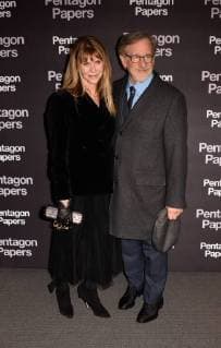 Steven Spielberg ( realisateur ) et sa femme ( Kate Capshaw ) CELEBRITES : Avant premiere du film PENTAGON PAPERS - Paris - 13 01 2018 FedericoPestellini Panoramic 