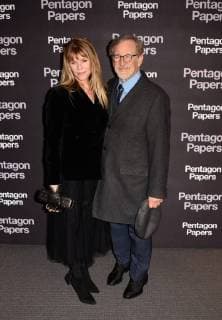 Steven Spielberg ( realisateur ) et sa femme ( Kate Capshaw ) CELEBRITES : Avant premiere du film PENTAGON PAPERS - Paris - 13 01 2018 FedericoPestellini Panoramic 