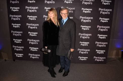 Steven Spielberg ( realisateur ) et sa femme ( Kate Capshaw ) CELEBRITES : Avant premiere du film PENTAGON PAPERS - Paris - 13 01 2018 FedericoPestellini Panoramic 