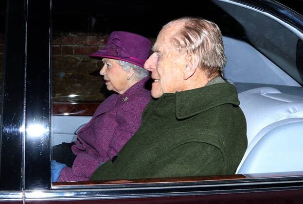 Entertainment Bilder der Woche Themen der Woche Bilder des Tages HM Queen Elizabeth II and Prince Philip, Duke of Edinburgh both take the car back to Sandringham House (Prince Philip, Duke of Edinburgh normally walks to and from church), after attending the St. Mary Magdalene Church Sunday morning service, in Sandringham, Norfolk, on January 14, 2018 