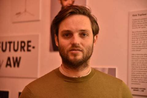 Der niederländische Designer Rick Tegelaar, Nachwuchs Designer des Jahres 2018 posiert am 14.01.2018 in Köln bei der Verleihung des A+W Designer des Jahres Preis 2018.