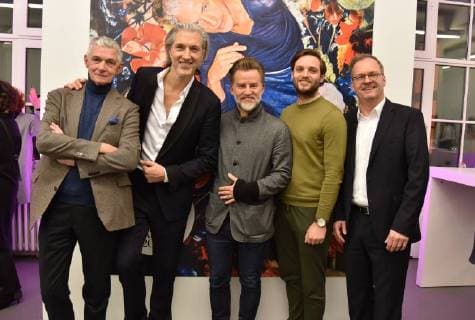 Der italenische Art Director Giulio Cappellini, l-r, Der niederländische Designer Marcel Wanders , Designer des Jahres 2018. Jörn Kengelbach Chefredakteur der Zeitschrift Architektur und Wohnen ( A&W ), Der niederländische Designer Rick Tegelaar, Nachwuchs Designer des Jahres 2018 und Arndt Papenfuß, Bereichsleiter Marketing bei Kaldewei posiert am 14.01.2018 in Köln bei der Verleihung des A+W Designer des Jahres Preis 2018.