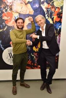 Bilder des Tages Der niederländische Designer Rick Tegelaar, Nachwuchs Designer des Jahres 2018, l-r, und Der niederländische Designer Marcel Wanders , Designer des Jahres 2018 posiert am 14.01.2018 in Köln bei der Verleihung des A+W Designer des Jahres Preis 2018.