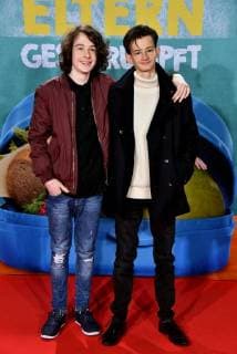 Schauspieler Maximilian Ehrenreich und Eloi Christ , l-r, posiert am 14.01.2018 in Köln bei der Premiere des Films Hilfe, ich habe meine Eltern geschrumpft , der am 18.01. in die deutschen Kinos kommt.