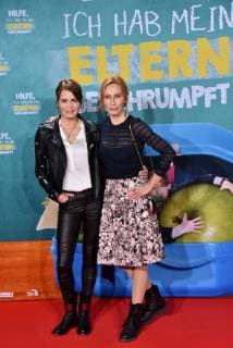 Schauspieler ,l-r, Anja Kling und Andrea Sawatzki posiert am 14.01.2018 in Köln bei der Premiere des Films Hilfe, ich habe meine Eltern geschrumpft , der am 18.01. in die deutschen Kinos kommt.