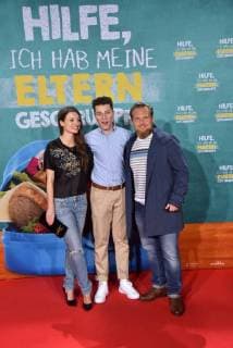 Schauspieler Julia Hartmann ,l-r, Oskar Keymer and Axel Stein posiert am 14.01.2018 in Köln bei der Premiere des Films Hilfe, ich habe meine Eltern geschrumpft , der am 18.01. in die deutschen Kinos kommt.