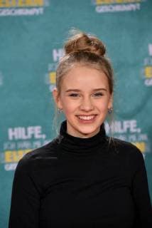 Schauspielerin Lina Hüesker posiert am 14.01.2018 in Köln bei der Premiere des Films Hilfe, ich habe meine Eltern geschrumpft , der am 18.01. in die deutschen Kinos kommt.