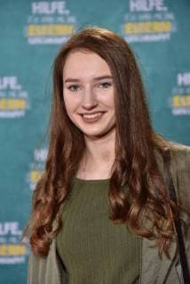 Youtuberin Its Lara posiert am 14.01.2018 in Köln bei der Premiere des Films Hilfe, ich habe meine Eltern geschrumpft , der am 18.01. in die deutschen Kinos kommt.