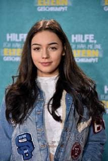 Youtuberin Tina Neumann posiert am 14.01.2018 in Köln bei der Premiere des Films Hilfe, ich habe meine Eltern geschrumpft , der am 18.01. in die deutschen Kinos kommt.