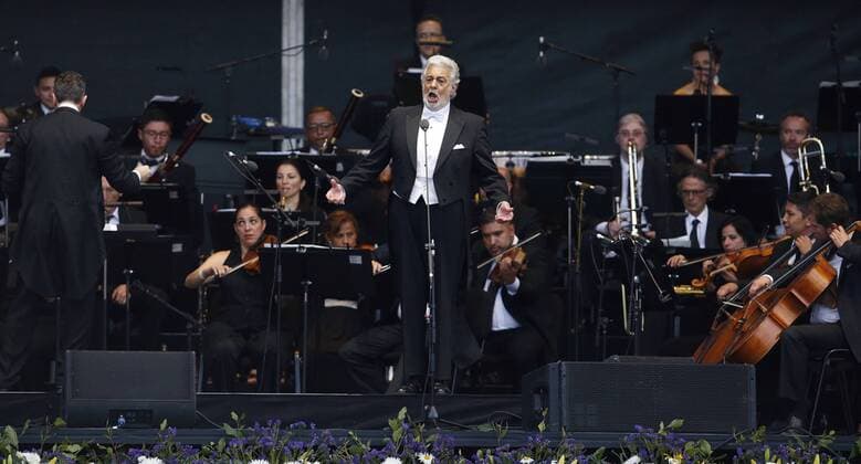 Entertainment Bilder der Woche Themen der Woche Bilder des Tages The Spanish tenor Placido Domingo, accompanied by the Bogota s Philharmonic Orchestra, performs during his concert Chile en mi corazón , at the National Stadium, in Santiago, Chile, on 14 January 2018. Placido Domingo s concert in Santiago !ACHTUNG: NUR REDAKTIONELLE NUTZUNG!  Copyright: xELVISxGONZALEZx CH02 20180115-636515781419001743