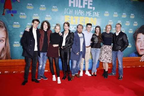 Entertainment Bilder der Woche Themen der Woche Bilder des Tages Eloi Christ, Maximilian Ehrenreich, Lina Hüesker, Anja Kling, Axel Stein, Oskar Keymer, Julia Hartmann, Andrea Sawatzki und Tim Trageser bei der Premiere des Kinofilms Hilfe, ich hab meine Eltern geschrumpft im Cinedom. Köln, 14.01.2018