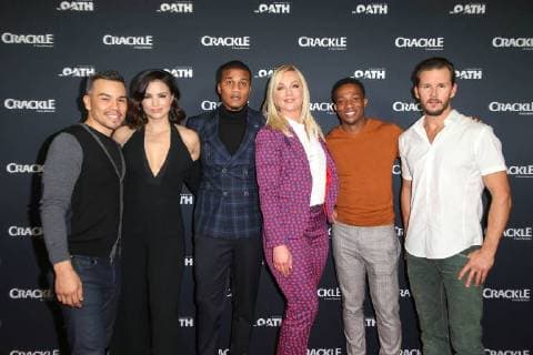 Joseph Julian Soria, Katrina Law, Cory Hardrict, Elisabeth Rohm, Arlen Escarpeta und Ryan Kwanten beim Photocall zur Serie The Oath ( Der Schwur ) am 14.01.2018 in Pasadena Crackle s The Oath TV Series Photocall in Pasedena bei Los Angeles, 2018