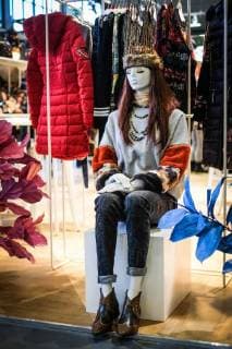 PANORAMA MODEMESSE 2018 Die PANORAMA-Modemesse im Januar 2018 steht unter dem Motto: shaping identities und lockt wieder mit einer abwechslungsreichen Gestaltung der Messehallen 1 - 9 auf dem Messegelaende am Funkturm in Berlin. Im Foto - der Stand von Desigual. Berlin Berlin Deu