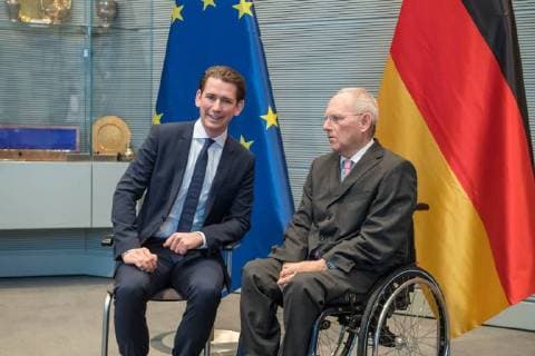 Bilder des Tages Politik Oestereichischer Bundeskanzler bei Bundestagspraesident Bundestagspraesident Wolfgang Schaeuble (rechts im Bild) empfaengt den oestereichischen Bundeskanzler Sebastian Kurz (links im Bild) am Mittwoch den 17. Januar 2018 im Reichstag. 17.1.2018, Berlin *** Policy, Austrian Federal Chancellor at the President of the German Bundestag Bundestag President Wolfgang Schaeuble right the image is located in the Austrian Federal Chancellor, Sebastian Kurz left pictured on Wednesday 17 January 2018 in the Reichstag 17 1 2018 Berlin