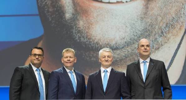 Themen der Woche Bochum, Deutschland, 19.01.2018, ThyssenKrupp Hauptversammlung: Der ThyssenKrupp Vorstand v.l. Oliver Burkhard, CFO Guido Kerkhoff, CEO Heinrich Hiesinger und Donatus Kaufmann steht auf dem Podium der HV. ThyssenKrupp Hauptversammlung *** Bochum Germany 19 01 2018 ThyssenKrupp annual general meeting of ThyssenKrupp Board v l Oliver Burkhard CFO Guido Kerkhoff CEO Heinrich Hiesinger and Donatus Kaufmann stands on the podium of the HV ThyssenKrupp annual general meeting