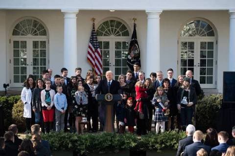 Themen der Woche President Donald Trump addresses members of the March for Life, at the White House in Washington, D.C. on January 19, 2018. Trumps remarks were televised live to the rally on the mall. The March for Life is an anti-abortlion rally that falls on the anniversary of the Roe. v Wade Supreme Court ruling that legalized abortion in all 50 states.  WAP20180119347 KEVINxDIETSCH