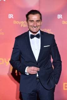 Tim SEYFI (Schauspieler), Einzelbild,angeschnittenes Einzelmotiv,Halbfigur,halbe Figur. Bayerischer Filmpreis 2018-Red Carpet,Roter Teppich,am 19.01.2018 im Prinzregententheater in Muenchen.