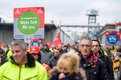 Themen der Woche Bilder des Tages Warnstreick IG Metall bei Ford in Köln, 23.01.2018 Ford Mitarbeiter beim Warnstreik der IG Metall am Werk in Köln Niel am 23.01.2018, Foto: Jörg Schüler, Koeln NRW Deutschland Ford Werke *** Warnstreick IG metal at Ford in Cologne 23 01 2018 Ford employees at the warning of the IG metal at work in Cologne Niel on 23 01 2018 photo Jörg Schüler Cologne, North Rhine-Westphalia Germany Ford works