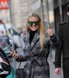 Entertainment Bilder der Woche Themen der Woche Bilder des Tages Milan, Michelle Hunziker turns 41 today but for her any day Michelle Hunziker turns 41 today, but family and work commitments lead her to spend the day away from home. Here she comes out of the house, greet the photographers and go first to take their daughters to school, then be accompanied immediately to Channel 5 to conduct the episode of Striscia la Notizia with Gerry Scotti. Probably the birthday party will celebrate with her husband and daughter Aurora in the evening or Saturday when it will be free from commitments.  Copyright: xMimmoxCarrierox xIPAx xMimmoxCarrierox