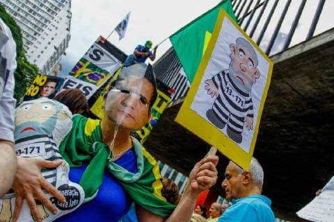 Themen der Woche Bilder des Tages SÃO PAULO, SP - 24.01.2018: JULGAMENTO DE LULA REPERCUTE EM SP - In the photo protester uses mask of the federal judge Sérgio Moro. Protesters in support of Lava Jato and Federal Judge Sérgio Moro shout slogans on Wednesday (24), on Avenida Paulista, the day that former president Luis Inacio Lula da Silva is tried in second instance by TRF- 4. x1470042x  ElianexNeves