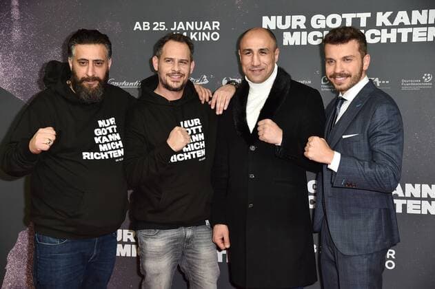 Bilder des Tages Kida Khodr Ramadan, Moritz Bleibtreu, Arthur Abraham und Edin Hasanovic bei der Nur Gott Kann Mich Richten Film Premiere am 25.01.2018 in Berlin Nur Gott Kann Mich Richten Screening in Berlin, 2018 *** Kida Khodr Ramadan Moritz BLEIBTREU Arthur Abraham and Hains in which only God can set movie premiere on 25 01 2018 in Berlin only God can set screening in Berlin 2018 
