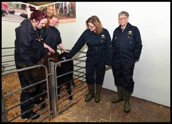 Entertainment Bilder der Woche Themen der Woche Bilder des Tages . 26 01 2018. Edinburgh, United Kingdom. Penny Mordaunt and Bill Gates Scotland visit. Secretary of State for International Development Penny Mordaunt and Bill Gates visit the University of Edinburgh to see how research paid for by UK aid is helping develop super crops for the future, able to withstand extreme droughts and floods in foreign countries. Also seeing how developing medicines can protect cows and pigs from fatal diseases.  xAndrewxParsonsx xi-Imagesx IIM-16830-0021