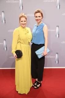 Jasmin Schwiers und Nadja Becker bei der Ankunft zur Deutscher Fernsehpreis Verleihung am 26.01.2018 in Koeln Deutscher Fernsehpreis Verleihung 2018 in Koeln