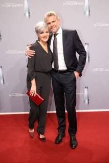 Birgit Schrowange und Frank Spothelfer bei der Ankunft zur Deutscher Fernsehpreis Verleihung am 26.01.2018 in Koeln Deutscher Fernsehpreis Verleihung 2018 in Koeln