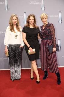 Ann-Kathrin Kramer, Rebecca Immanuel und Gesine Cukwoski bei der Ankunft zur Deutscher Fernsehpreis Verleihung am 26.01.2018 in Koeln Deutscher Fernsehpreis Verleihung 2018 in Koeln
