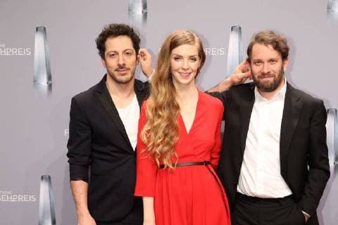 Fahri Yardim, Pheline Roggan und Christian Ulmen bei der Ankunft zur Deutscher Fernsehpreis Verleihung am 26.01.2018 in Koeln Deutscher Fernsehpreis Verleihung 2018 in Koeln
