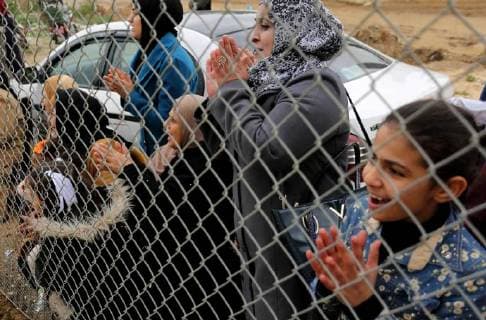 January 28, 2018 - Nuseirat, Gaza Strip, Palestinian Territory - Palestinian women watch the football match between Al-Nuseirat and Al-Jalaa standing outside the fence of the stadium, at Nuseirat refugee camp, in the central of Gaza Strip, on January 28, 2018. Palestinian police allowed women to attending the football match on the first time in Gaza Strip Nuseirat Palestinian Territory - ZUMAap3_ 20180128_zaf_ap3_167 Copyright: xAshrafxAmrax