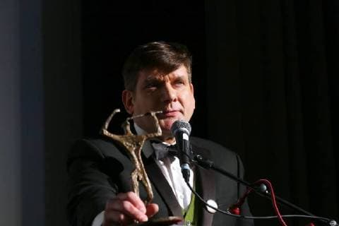 Der Journalist Markus Tschiedert moderiert am 28.01.2018 die Verleihung des Ernst Lubitsch Preises in Berlin. Dabei wird der Schauspieler Charly Huebner fuer seine komoediantische Leistung im Film Magical Mystery oder: Die Rueckkehr des Karl Schmidt geehrt. Die Verleihung der traditionsreichen Trophaee erfolgte im Rahmen einer Gala im Kino Babylon in Berlin Mitte. Der Club der Filmjournalisten Berlin vergibt seit 1958 den Ernst-Lubitsch-Preis fuer die beste komoediantische Leistung im Deutschen Film. Berlin Germany